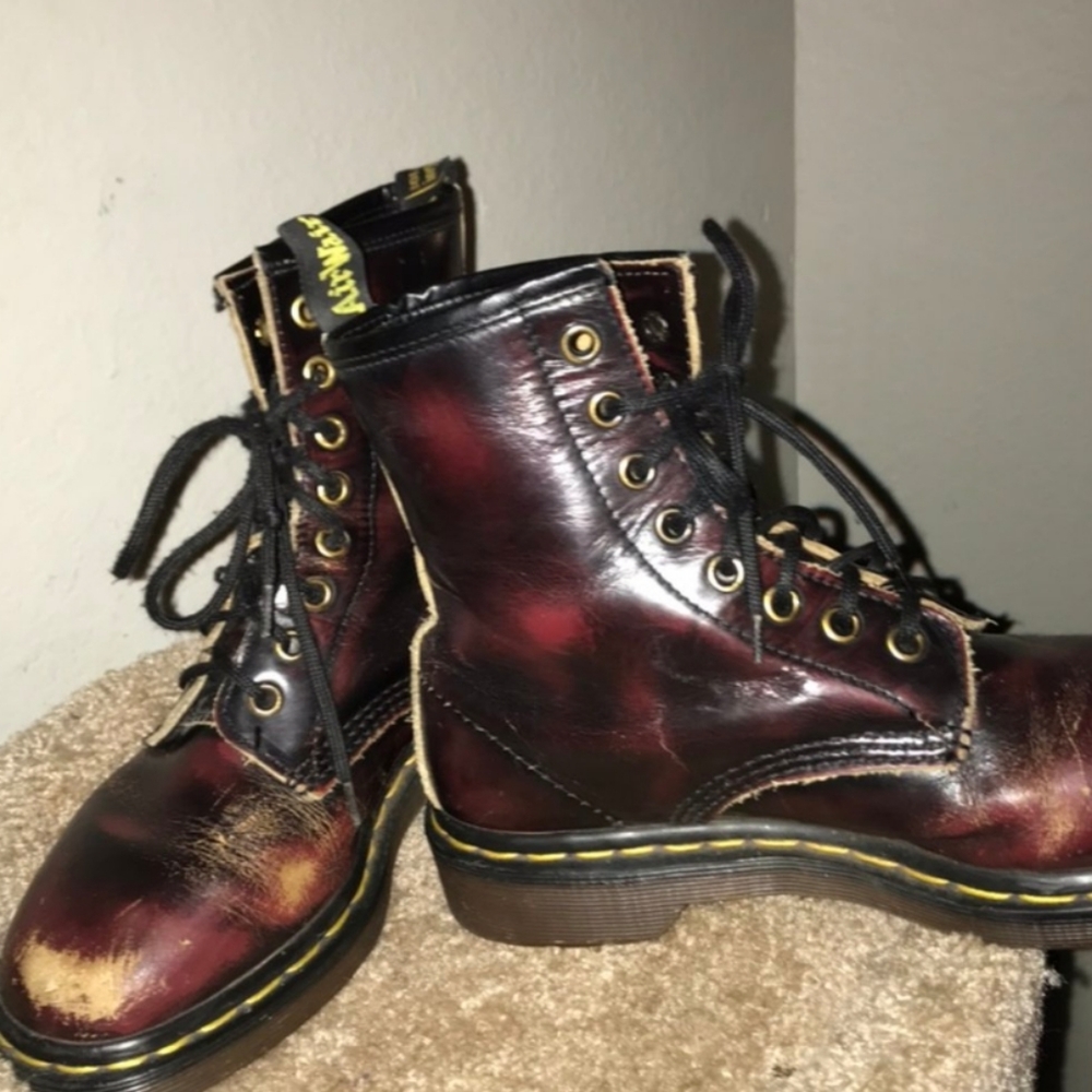 CHERRY RED DR.MARTENS 🍒